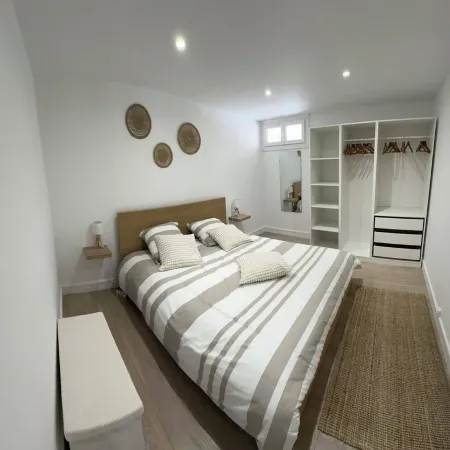 Joli Appartement Rénové de 55m2. Parking Gratuit