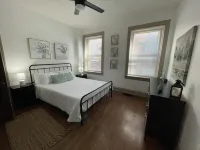 Your Hyde Park Retreat – Pet-Friendly, Walkable, Sleeps 6