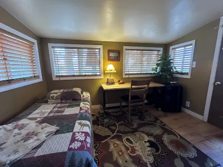 The Cabin on Crooked Creek Отели рядом с достопримечательностью «Train Mountain Railroad Museum»