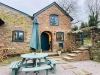 Stylish & Rural - 3 Bedroom Country Cottage