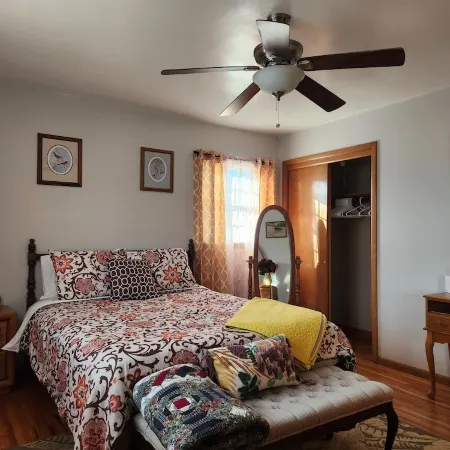 Charming Family 1-level and pet-friendly Home Отели в г. Остин