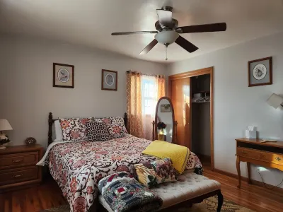 Charming Family 1-level and pet-friendly Home Отели рядом с достопримечательностью «Buffy The Cow»