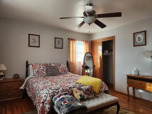 Charming Family 1-level and pet-friendly Home