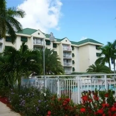 Key West Condo close to the Ocean. 1 mile to Smathers & 3 miles to Duval St.