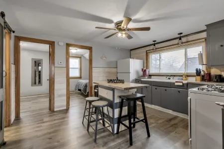 Cayuga Creek Space Отели рядом с достопримечательностью «Cheektowaga Volunteer Firemen's Memorial Park»