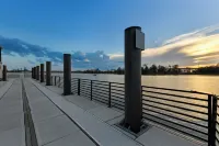 Leisure at The Cove - 2-bedroom houseboat in Wilmington