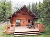 Upper Paradise Log Cabin - Nightly Rental in the Woods
