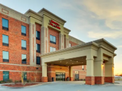 แฮมป์ตัน อินน์แอนด์สวีทส์ สวอนโบโร ใกล้แคมป์เลเจิร์น โรงแรมในOnslow County