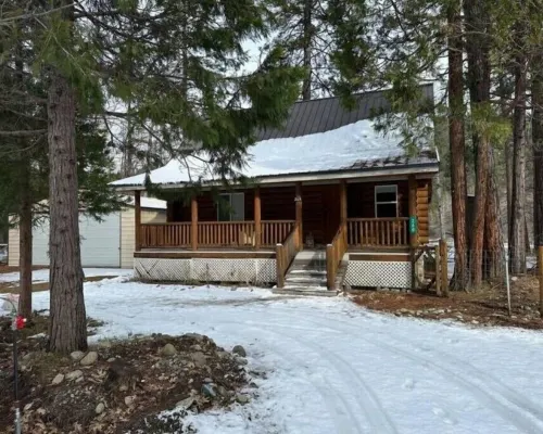 Cozy Log Cabin with private access to the Trinity River! Hotels in Trinity County