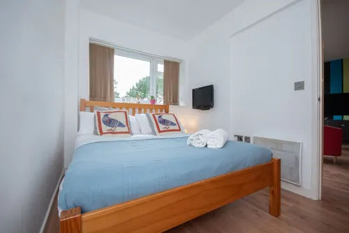 Two bedroom apartment with balcony dog friendly