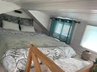 Tiny House La Samorienne, with private spa and sauna.