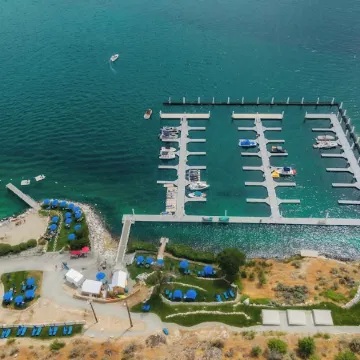 Outdoor Heater & Covered Patio, Paddle Boards, Fire Table, Bikes, Outdoor Games