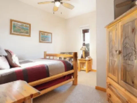 FALCON LODGE AND NATURE RETREAT Hotels in Laclede County