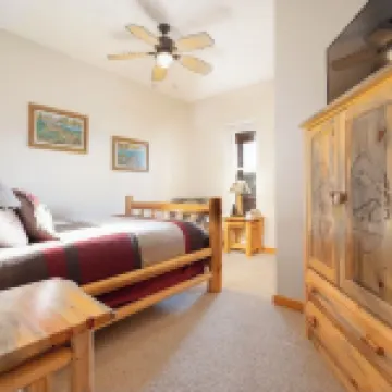 FALCON LODGE AND NATURE RETREAT Hotels in Laclede County