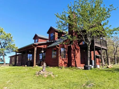 Mountainside Cabin in Medicine Park-Stunning Views-Borders Ft. Sill-Sleeps 16