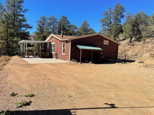 Cozy private retreat in the Wet Mountains with 5 acres to roam on. Pet Friendly!