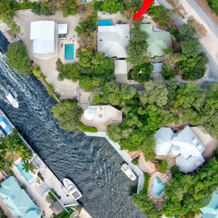 Coastal house in the Florida Keys with pool in a private area.