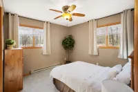 •Redwoods Chalet in the Poconos•