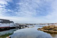 3BR/2 BA Harborside Home · Fenced Backyard+Grill · Ocean Views