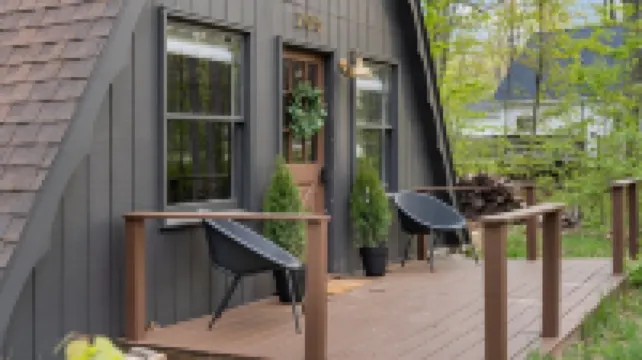 Higgins Haus, Cozy Modern A-Frame