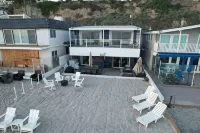Beachfront Bliss - Steps to Sand + 5 Large BRs - 3성급