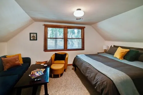 Look out at the treetops at the cozy Paoli Nest. Near Epic Systems and Madison.