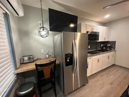 studio 1 min from Southern Regional hospital 15 MiN  FROM ATLANTA APT B