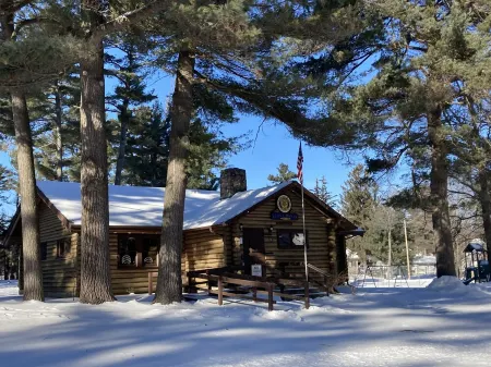 Beautiful Balsam Lake home with Jacuzzi tub close to Lake and park