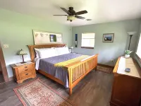 3Br Remodeled Ranch Style Home Close Downtown.  Quiet and Peaceful