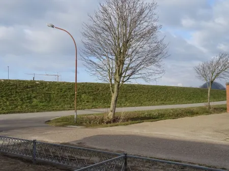 Vacation home Deichdiamant, quietly located directly at the harbor behind the dike