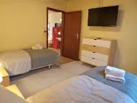 Grill, Überdachte Terrasse, Sonnenschirm, 2 Einzelbetten, 2xtv, Küche, Ww-knoten Hotel a Mengerskirchen