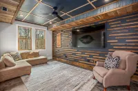 Treetop - 3 King Suites- sister property next door #1559015
