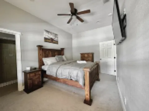 Small Town Richness at Salt Creek Inn 4 Bed 4 Bath Graham, TX Hotels in Young County