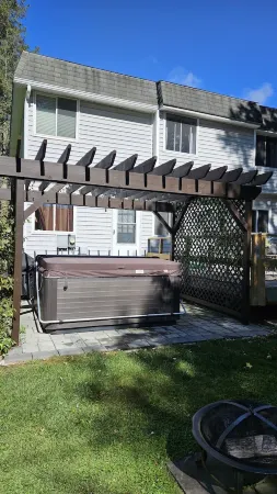 3 Bedroom Townhouse with Hot Tub