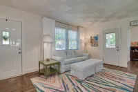 Delightful Mid-Century Modern Bungalow Hotels in North Augusta