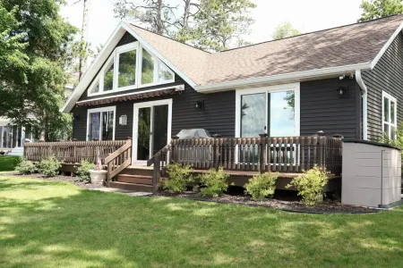 Delightful 4-bedroom house in Wautoma on the waters edge of Silver Lake