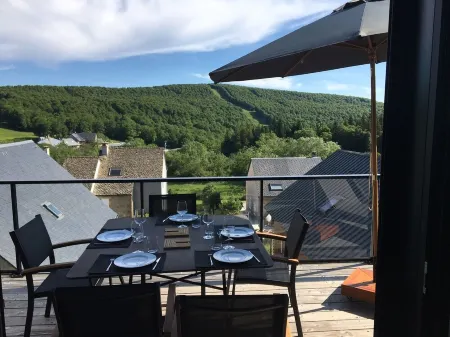 CHALET IN THE HEART OF AUBRAC