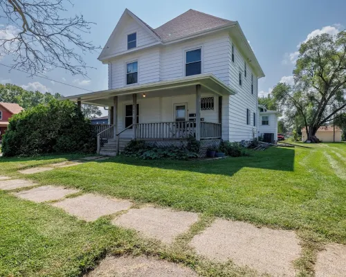 King Bed, Pet Friendly, Main Floor, Walk Downtown Hotels in Chariton