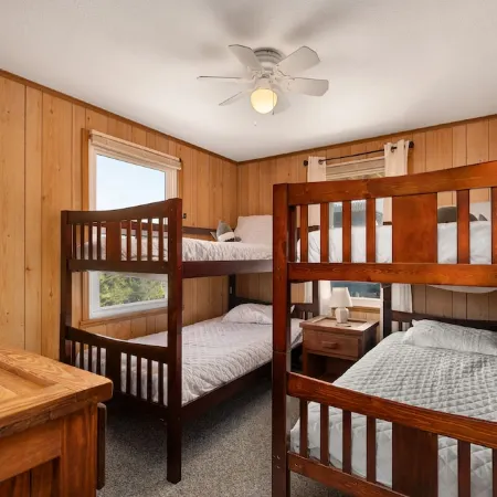 Sleeps 16! 1 Minute Walk To Beach!