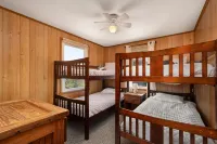 Sleeps 16! 1 Minute Walk To Beach!