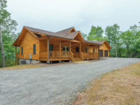 Dream Mtn Hideaway! Hot Tub+Fire Pit+Grill, WiFi, Hiking, Nearby Avl & Blk Mtn! Hotels in Broad River