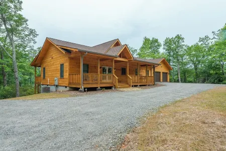 Dream Mtn Hideaway! Hot Tub+Fire Pit+Grill, WiFi, Hiking, Nearby Avl & Blk Mtn!