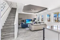 Chic & Cozy River District Townhouse