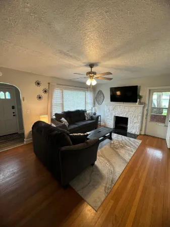 Lovely& Spacious 4-bedroom house in charming Roanoke with WiFi, AC, King Bed