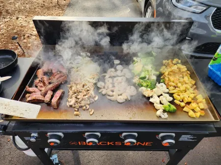 Higgins Hideout *3 minute drive to the beach*