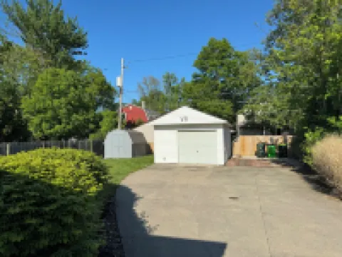 Avon Lake- The Lake House 埃文萊克酒店