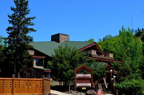 Lutsen's cutest vacation home between Lake Superior and Lutsen Mountains.