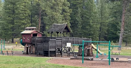 Suncadia Golf View Condo with Seasonal Pool and Hot Tub!