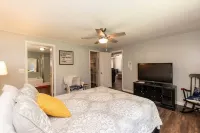 Discover Durham, just a quick 11-minutes from Duke University Hotels in Triangle