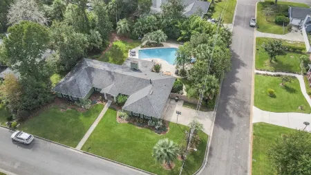 Spacious Pool Home 3 Miles to UF!